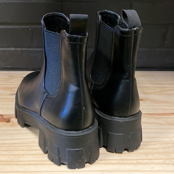 Chelsea Boot - Picture 4 of 6